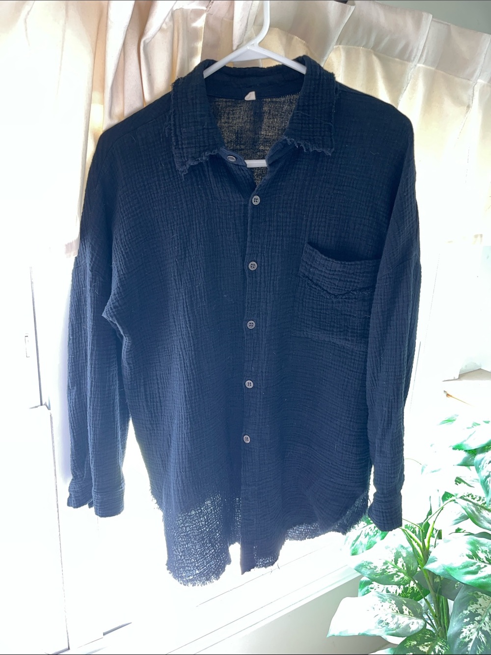Women’s Cotton Gauze Long-Sleeve Black Button-Down Shirt